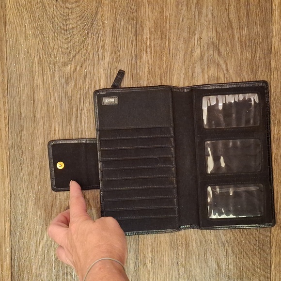 Mundi Black Italian Calfskin Leather 10 Card Slot Zippered Compartment Wallet. - Picture 4 of 10